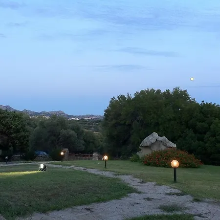 Alojamento de Acomodação e Pequeno-almoço Il Vecchio Ginepro Arzachena